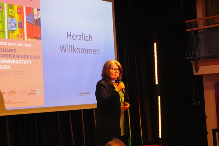 vernissage_eschborner_hingucker_herzkissen_07112025-42