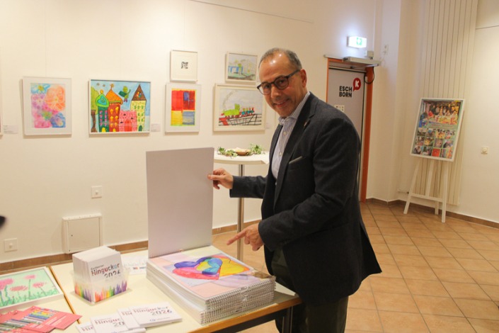 vernissage_eschborner_hingucker_herzkissen_07112025-45
