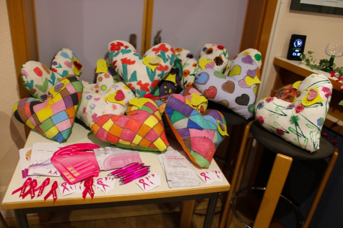vernissage_eschborner_hingucker_herzkissen_07112025-48