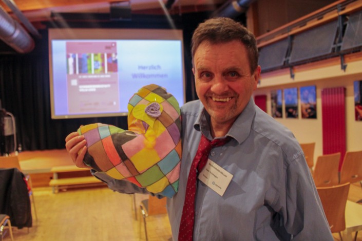 vernissage_eschborner_hingucker_herzkissen_07112025-56