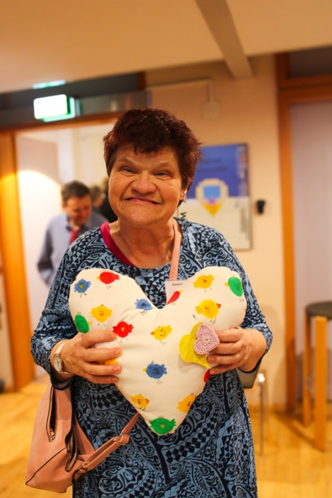 vernissage_eschborner_hingucker_herzkissen_07112025-57